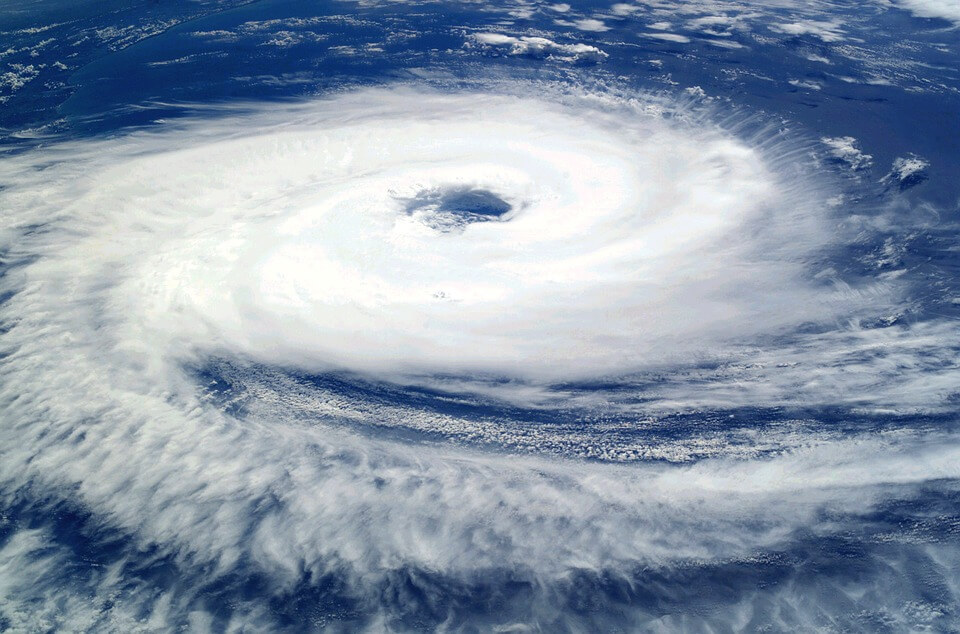 Lixilのシャッターや雨戸を取り付けて 早めの台風対策を ブログ 平沢工務店 茨城県土浦市 つくば市